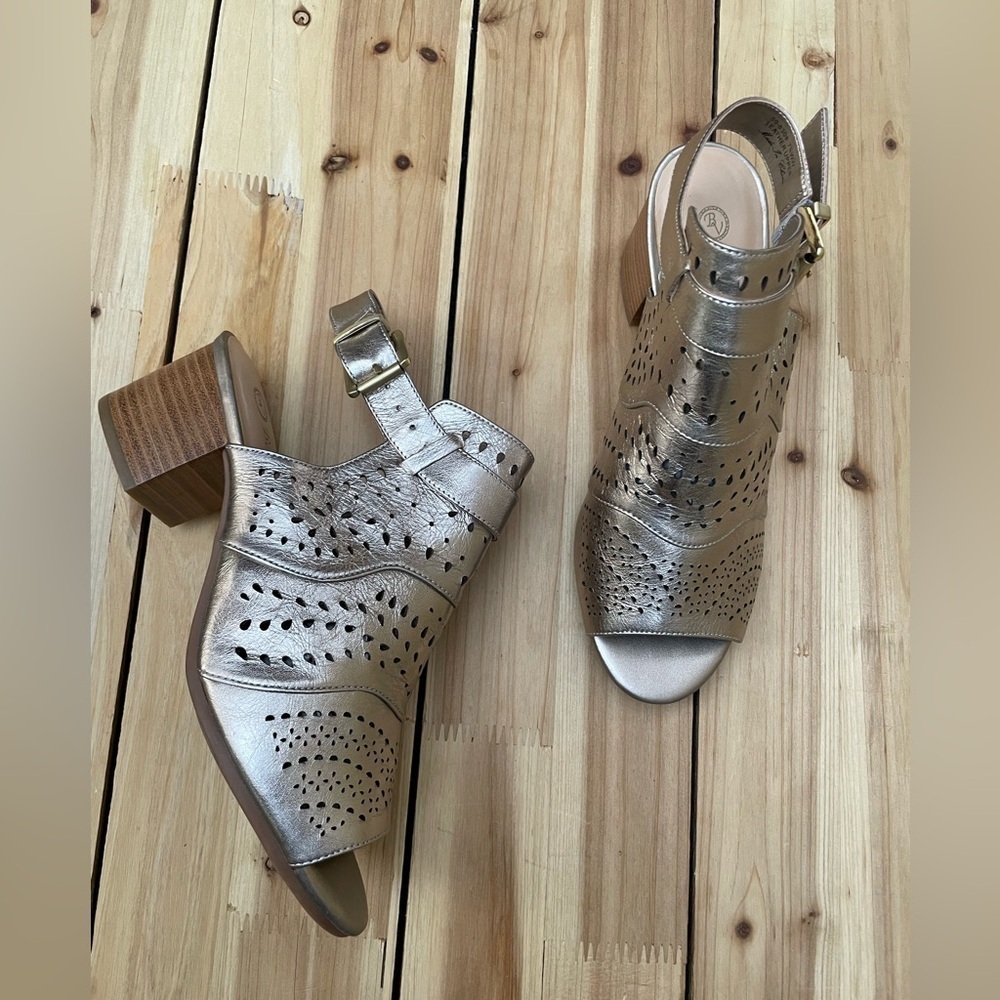 Chose any 5 for$30 participate item Bella-vita shoes size 10 M